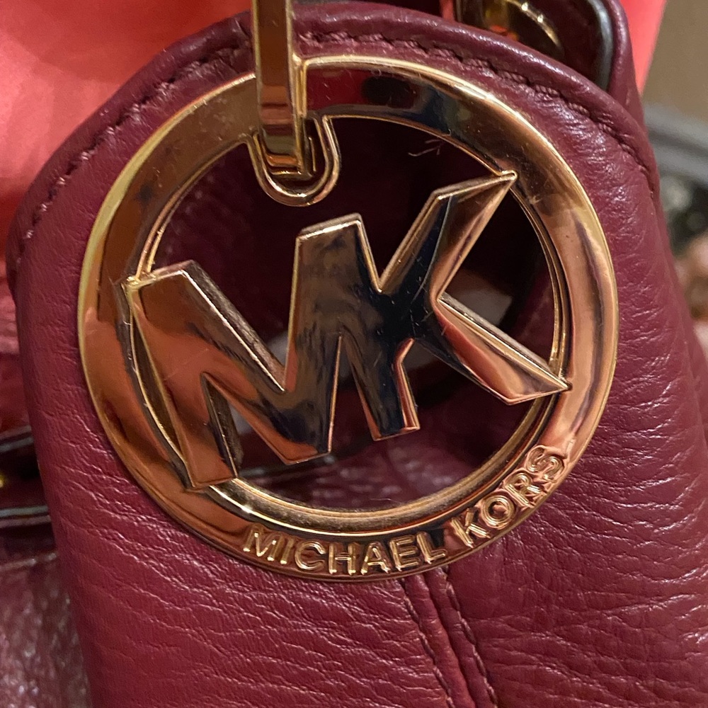 Burgundy colored leather Michael Kors Bag gold hardware - Picture 3 of 3